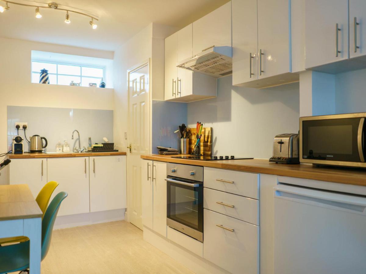Pass The Keys Modern 2 Bed Flat Overlooking Aberaeron Harbour Exterior photo